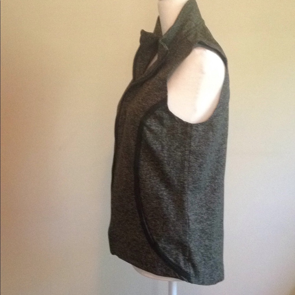 Under Armor army green activewear vest women small - Picture 4 of 7